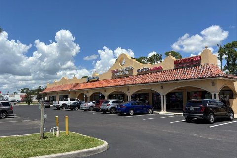 Propiedad comercial en alquiler en Port Charlotte, Florida, 389.54 m2 № 1911780 - foto 2