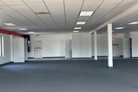 Propiedad comercial en alquiler en Port Charlotte, Florida, 389.54 m2 № 1911780 - foto 13