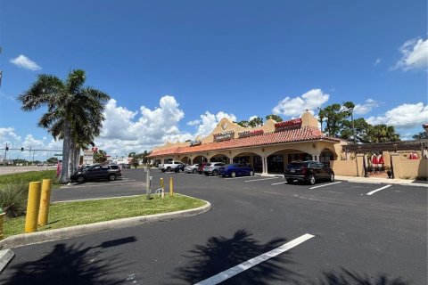 Propiedad comercial en alquiler en Port Charlotte, Florida, 389.54 m2 № 1911780 - foto 3