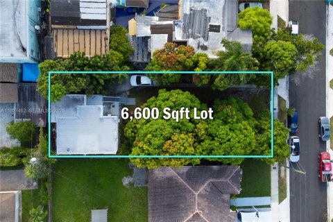 Immobilier commercial à Miami, Floride 172.43 m2 № 2060096