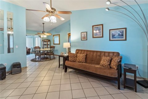 House in Ocala, Florida 2 bedrooms, 100.33 sq.m. № 2104967 - photo 6