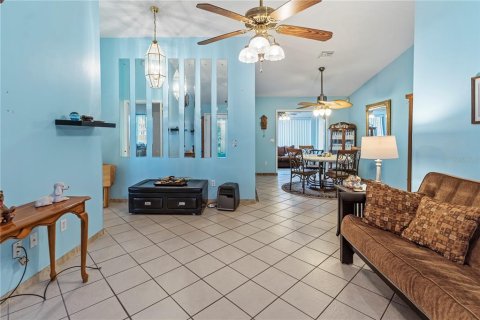 House in Ocala, Florida 2 bedrooms, 100.33 sq.m. № 2104967 - photo 5