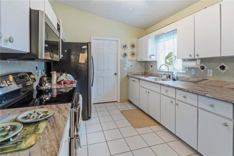House in Ocala, Florida 2 bedrooms, 100.33 sq.m. № 2104967 - photo 8