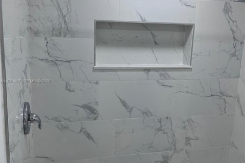 Propiedad comercial en alquiler en Miami, Florida, 1 dormitorio, 84.08 m2 № 1989515 - foto 13