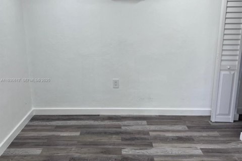 Propiedad comercial en alquiler en Miami, Florida, 1 dormitorio, 84.08 m2 № 1989515 - foto 6
