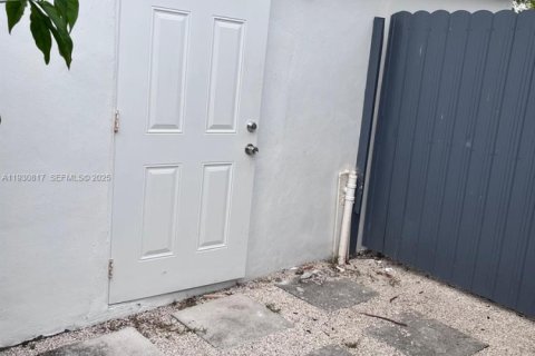 Propiedad comercial en alquiler en Miami, Florida, 1 dormitorio, 84.08 m2 № 1989515 - foto 5