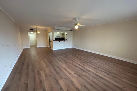 Снять в аренду кондоминиум в Норт-Майами, Флорида 1 спальня, 92.34м2, № 1921358 - фото 1