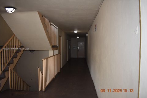 Снять в аренду кондоминиум в Норт-Майами, Флорида 1 спальня, 92.34м2, № 1921358 - фото 10