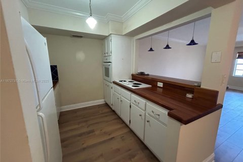 Снять в аренду кондоминиум в Норт-Майами, Флорида 1 спальня, 92.34м2, № 1921358 - фото 4