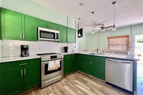 Condo in Maitland, Florida, 2 bedrooms  № 2106398 - photo 8