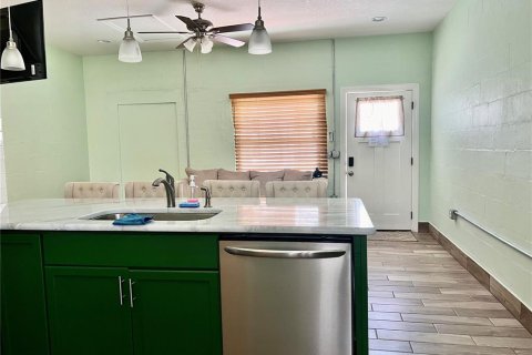 Condo in Maitland, Florida, 2 bedrooms  № 2106398 - photo 11