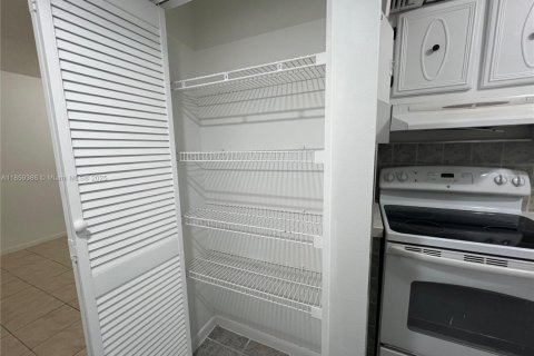 Copropriété à vendre à Oakland Park, Floride: 1 chambre, 70.61 m2 № 1887944 - photo 6