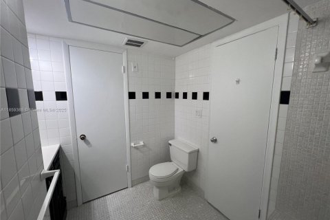 Copropriété à vendre à Oakland Park, Floride: 1 chambre, 70.61 m2 № 1887944 - photo 16