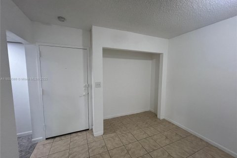 Copropriété à vendre à Oakland Park, Floride: 1 chambre, 70.61 m2 № 1887944 - photo 10