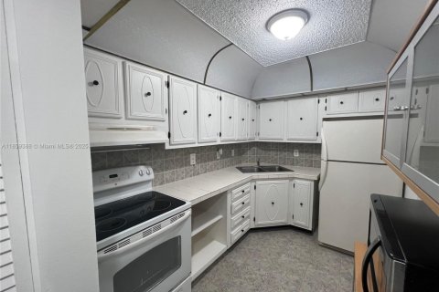 Copropriété à vendre à Oakland Park, Floride: 1 chambre, 70.61 m2 № 1887944 - photo 2
