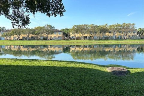 Copropriété à louer à Homestead, Floride: 4 chambres, 132.2 m2 № 1801265 - photo 2