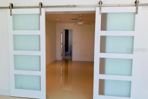 House in Madeira Beach, Florida 3 bedrooms, 177.16 sq.m. № 2258346 - photo 9