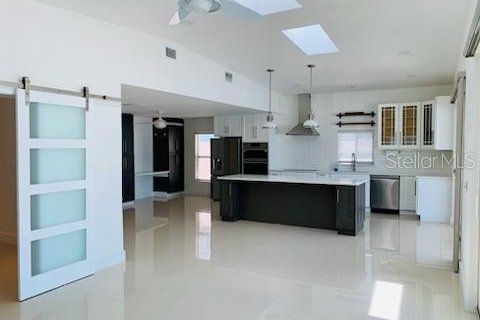 House in Madeira Beach, Florida 3 bedrooms, 177.16 sq.m. № 2258346 - photo 6