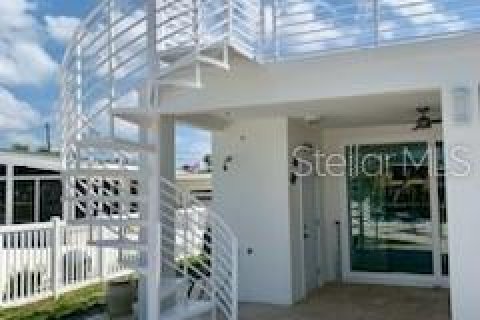 House in Madeira Beach, Florida 3 bedrooms, 177.16 sq.m. № 2258346 - photo 10