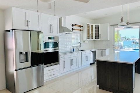 House in Madeira Beach, Florida 3 bedrooms, 177.16 sq.m. № 2258346 - photo 5