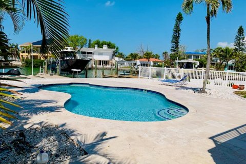 House in Madeira Beach, Florida 3 bedrooms, 177.16 sq.m. № 2258346 - photo 3