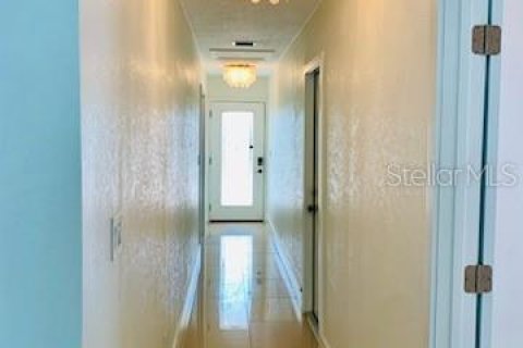 House in Madeira Beach, Florida 3 bedrooms, 177.16 sq.m. № 2258346 - photo 4