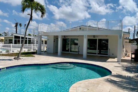 House in Madeira Beach, Florida 3 bedrooms, 177.16 sq.m. № 2258346 - photo 11