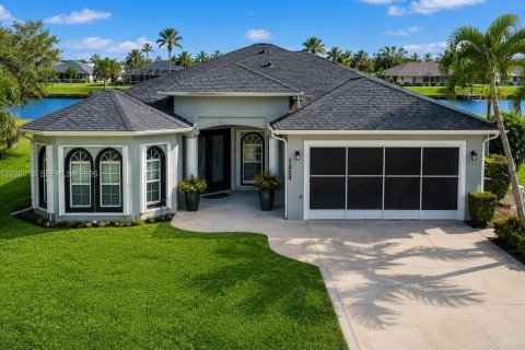 Villa ou maison à vendre à Port St. Lucie, Floride: 3 chambres, 220.18 m2 № 2085407 - photo 2