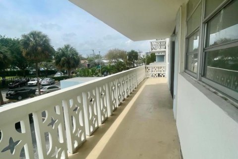 Condo in North Miami, Florida, 2 bedrooms  № 1998855