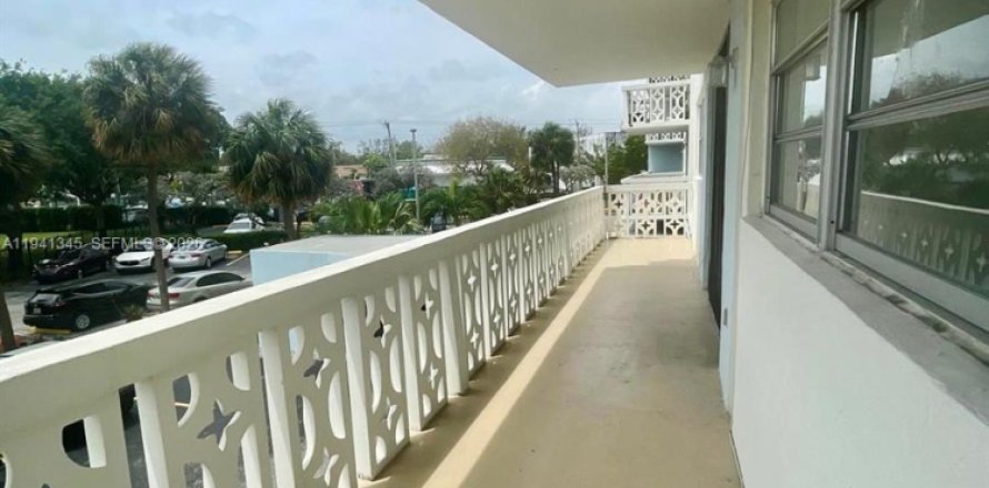 Condo in North Miami, Florida, 2 bedrooms  № 1998855