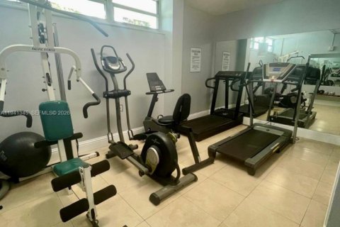 Condo in North Miami, Florida, 2 bedrooms  № 1998855 - photo 14