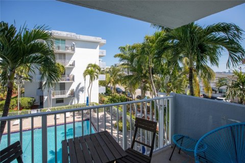 Condominio en venta en North Bay Village, Florida, 3 dormitorios, 115.2 m2 № 1716379 - foto 2