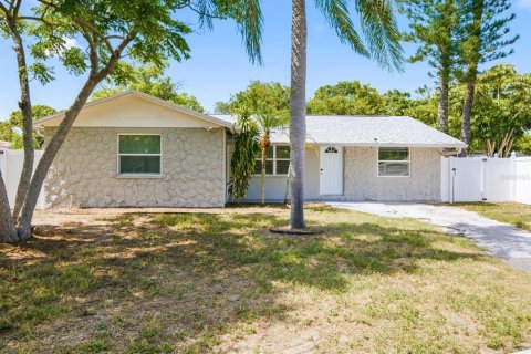 House in Largo, Florida 4 bedrooms, 160.54 sq.m. № 2196606