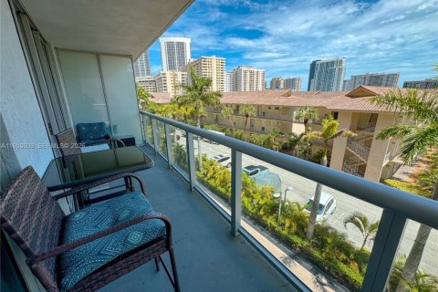 Condominio en venta en Hallandale Beach, Florida, 2 dormitorios, 94.76 m2 № 2006971 - foto 19
