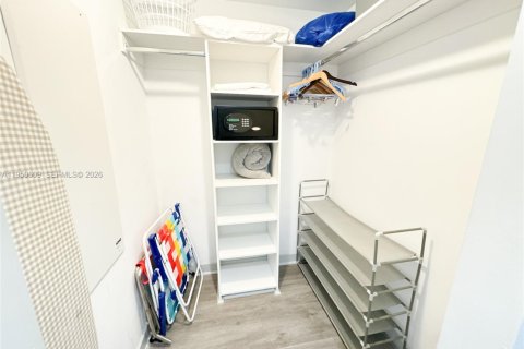 Condominio en venta en Hallandale Beach, Florida, 2 dormitorios, 94.76 m2 № 2006971 - foto 5