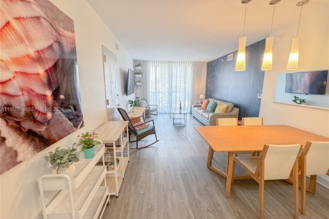 Condominio en venta en Hallandale Beach, Florida, 2 dormitorios, 94.76 m2 № 2006971 - foto 10