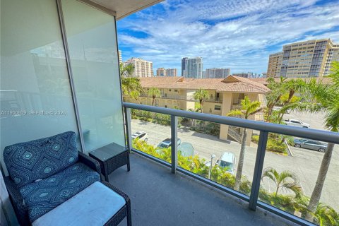 Condominio en venta en Hallandale Beach, Florida, 2 dormitorios, 94.76 m2 № 2006971 - foto 9