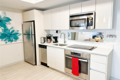 Condominio en venta en Hallandale Beach, Florida, 2 dormitorios, 94.76 m2 № 2006971 - foto 2