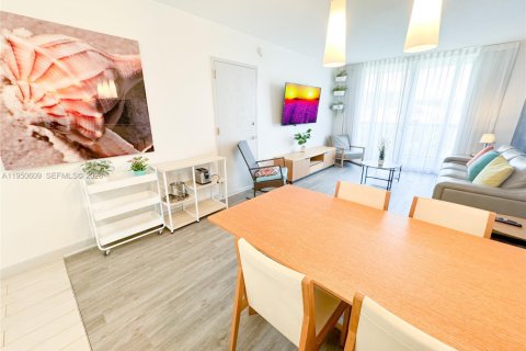 Condominio en venta en Hallandale Beach, Florida, 2 dormitorios, 94.76 m2 № 2006971 - foto 3