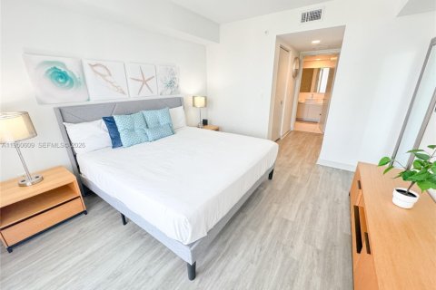 Condominio en venta en Hallandale Beach, Florida, 2 dormitorios, 94.76 m2 № 2006971 - foto 17