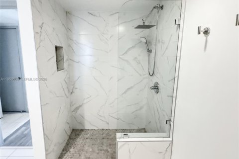 Condominio en venta en Hallandale Beach, Florida, 2 dormitorios, 94.76 m2 № 2006971 - foto 18