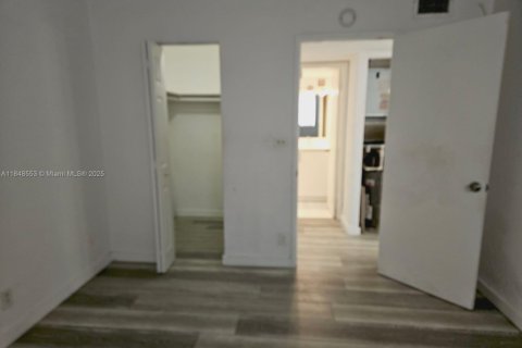 Condo in Miami, Florida, 1 bedroom  № 1849042 - photo 8