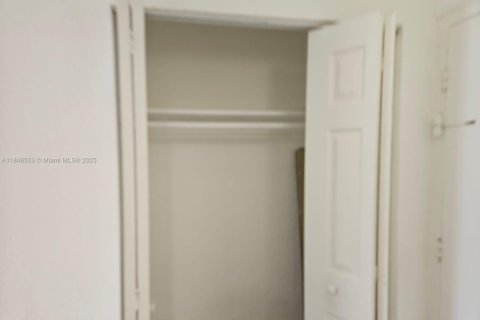 Condo in Miami, Florida, 1 bedroom  № 1849042 - photo 9