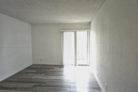 Condo in Miami, Florida, 1 bedroom  № 1849042 - photo 12