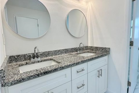 Villa ou maison à louer à Englewood, Floride: 3 chambres, 170.75 m2 № 2103798 - photo 7