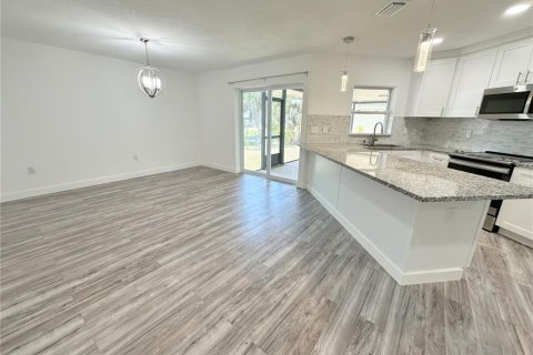 Villa ou maison à louer à Englewood, Floride: 3 chambres, 170.75 m2 № 2103798 - photo 14