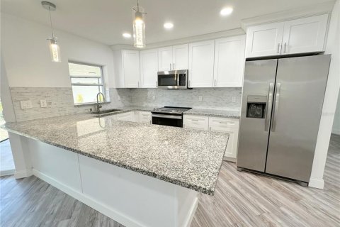 Villa ou maison à louer à Englewood, Floride: 3 chambres, 170.75 m2 № 2103798 - photo 12