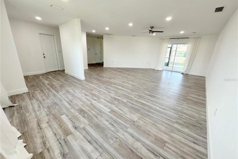 Villa ou maison à louer à Englewood, Floride: 3 chambres, 170.75 m2 № 2103798 - photo 3