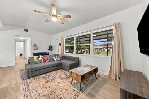 House in Fern Park, Florida 4 bedrooms, 209.4 sq.m. № 2419715 - photo 8