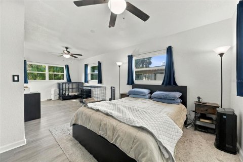 House in Fern Park, Florida 4 bedrooms, 209.4 sq.m. № 2419715 - photo 15